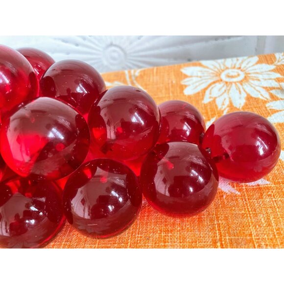 Vintage MCM Large Red Lucite Grapes Sculpture - Picture 4 of 12